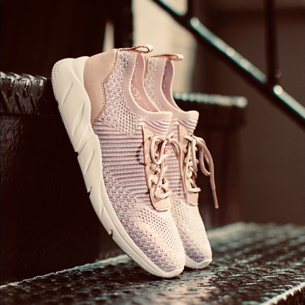 Taryn Rose Wallis Knit Sneakers 7 Travel Pale Rose